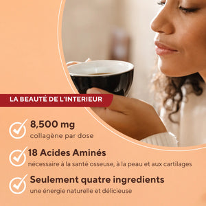Femme savourant une tasse de Collagène Choco Latte Vitamoon, contenant 8500 mg de collagène et 18 acides aminés pour la peau, les os et les cartilages.