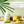 Charger l&#39;image dans la galerie, Bouteille de Probiotique Encapsulé Vitamoon avec vitamine C posée sur une table avec citrons et verre de jus, accompagnée d’un avis client mentionnant une meilleure digestion.

